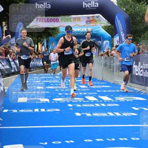 29.06.2025 - hella hamburg halbmarathon Strokosch-Dieckow http://msf.ph/oto/8482213 29.06.2025 10:45:43 Ziel 4345, 4854, 5047, 6071, 6290, 6711, 7385, 11291, 11495, 13975, 14374, 14764, 16617, 16624, 17332, 17674, 17835, 18862 meine-sportfotos.de