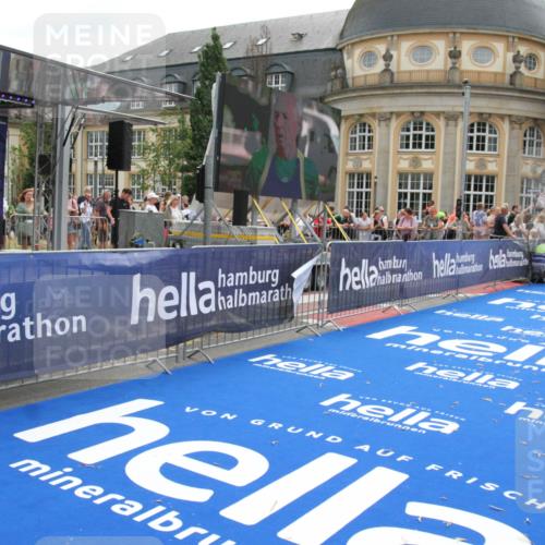 29.06.2025 - hella hamburg halbmarathon Michael Strokosch http://msf.ph/oto/8482246 29.06.2025 10:42:11 Ziel 1441, 5682, 7765, 10216, 11417, 12098, 16677, 17363, 17864, 18772 meine-sportfotos.de