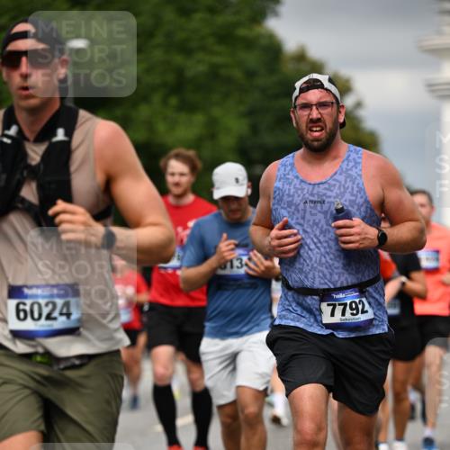 29.06.2025 - hella hamburg halbmarathon Dr. Thomas Lammeyer http://msf.ph/oto/8482309 29.06.2025 10:20:36 Kennedybrücke 1244, 1599, 1602, 2165, 2347, 2803, 2912, 3023, 3030, 3088, 3134, 3156, 3176, 3484, 3648, 3687, 4478, 4637, 5036, 6024, 6742, 6935, 7158, 7358, 7753, 7792, 7924, 7928, 8263, 8295, 8317, 8597, 8619, 8645, 8707, 8847, 8857, 9091, 9332, 9492, 9628, 9664, 9676, 9802, 9810, 9891, 10076, 10107, 10139, 10141, 10183, 10575, 11236, 11344, 11345, 11428 meine-sportfotos.de