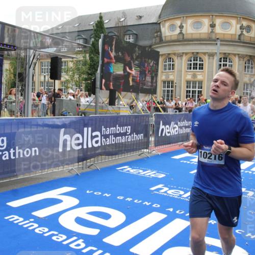 29.06.2025 - hella hamburg halbmarathon Michael Strokosch http://msf.ph/oto/8482314 29.06.2025 10:42:12 Ziel 1441, 5682, 7765, 10216, 12098, 16626, 16677, 17363, 18772, 18802 meine-sportfotos.de