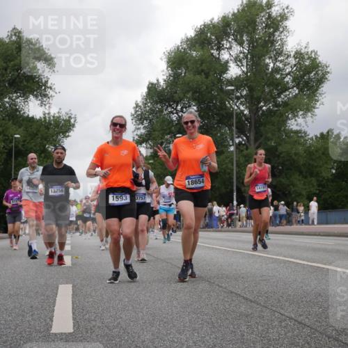 29.06.2025 - hella hamburg halbmarathon Luisa Fischer http://msf.ph/oto/8482330 29.06.2025 10:50:41 Kennedybrücke 14250, 13756, 13076, 9743, 1593, 3757, 5700, 2500, 18654, 14197, 1593, 2500, 2981, 4342, 5700, 5895, 9092, 9743 meine-sportfotos.de
