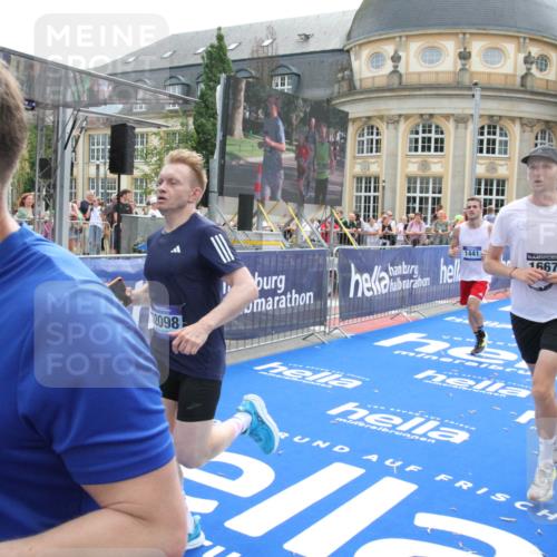 29.06.2025 - hella hamburg halbmarathon Michael Strokosch http://msf.ph/oto/8482372 29.06.2025 10:42:13 Ziel 1441, 5682, 7765, 9365, 10216, 12098, 13709, 14899, 16626, 16677, 17363, 18772, 18802 meine-sportfotos.de