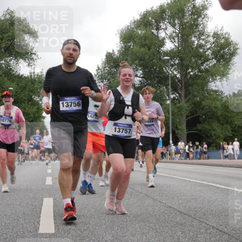 29.06.2025 - hella hamburg halbmarathon Luisa Fischer http://msf.ph/oto/8482402 29.06.2025 10:50:44 Kennedybrücke 97, 10776, 13756, 14250, 13757, 684, 4342, 1593, 2211, 2500, 2981, 4342, 5700, 9743, 9758 meine-sportfotos.de