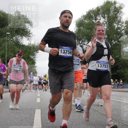 29.06.2025 - hella hamburg halbmarathon Luisa Fischer http://msf.ph/oto/8482420 29.06.2025 10:50:44 Kennedybrücke 40, 9743, 10776, 13756, 4250, 13757, 1593, 2211, 2500, 2981, 4342, 5700, 9743, 9758 meine-sportfotos.de
