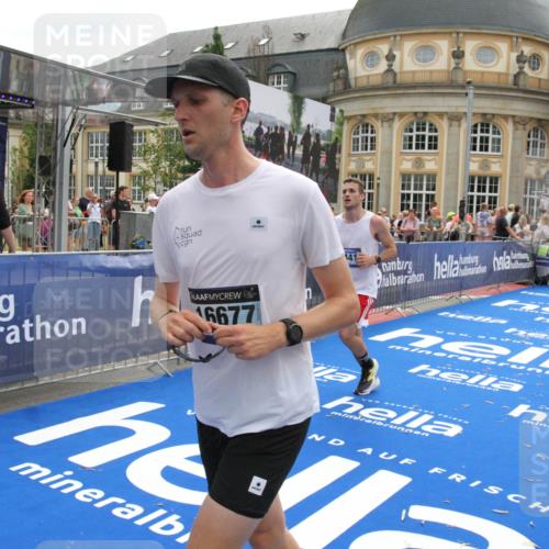 29.06.2025 - hella hamburg halbmarathon Michael Strokosch http://msf.ph/oto/8482421 29.06.2025 10:42:14 Ziel 1441, 5682, 7765, 9365, 10216, 12098, 13709, 14899, 16626, 16677, 17182, 17363, 18772, 18802 meine-sportfotos.de