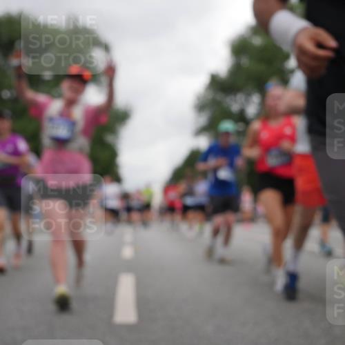 29.06.2025 - hella hamburg halbmarathon Luisa Fischer http://msf.ph/oto/8482454 29.06.2025 10:50:45 Kennedybrücke 13, 1593, 2211, 2500, 2981, 4342, 5700, 9743, 9758 meine-sportfotos.de