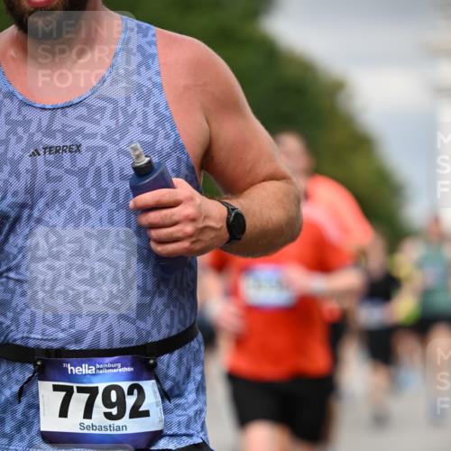 29.06.2025 - hella hamburg halbmarathon Dr. Thomas Lammeyer http://msf.ph/oto/8482461 29.06.2025 10:20:38 Kennedybrücke 1244, 1599, 1602, 1825, 2165, 2347, 2803, 2912, 3023, 3030, 3088, 3134, 3156, 3176, 3484, 3648, 3687, 4478, 4637, 5036, 6024, 6742, 6935, 7158, 7358, 7753, 7792, 7924, 7928, 8263, 8295, 8317, 8597, 8619, 8645, 8707, 8847, 8857, 9091, 9332, 9492, 9628, 9664, 9676, 9810, 9891, 10076, 10575, 11236, 11335, 11344, 11345, 11410, 11428 meine-sportfotos.de