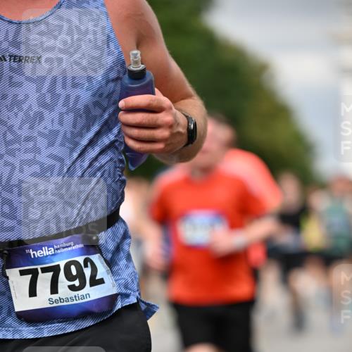 29.06.2025 - hella hamburg halbmarathon Dr. Thomas Lammeyer http://msf.ph/oto/8482476 29.06.2025 10:20:38 Kennedybrücke 1244, 1599, 1602, 1825, 2165, 2347, 2803, 2912, 3023, 3030, 3088, 3134, 3156, 3176, 3484, 3648, 3687, 4478, 4637, 5036, 6024, 6742, 6935, 7158, 7358, 7753, 7792, 7924, 7928, 8263, 8295, 8317, 8597, 8619, 8645, 8707, 8847, 8857, 9091, 9332, 9492, 9628, 9664, 9676, 9810, 9891, 10076, 10575, 11236, 11335, 11344, 11345, 11410, 11428 meine-sportfotos.de