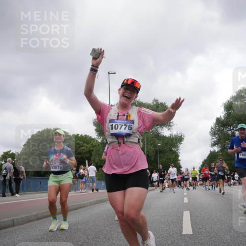 29.06.2025 - hella hamburg halbmarathon Luisa Fischer http://msf.ph/oto/8482483 29.06.2025 10:50:46 Kennedybrücke 13076, 10776, 18924, 15806, 1593, 2211, 2500, 4342, 5700, 9743, 9758 meine-sportfotos.de
