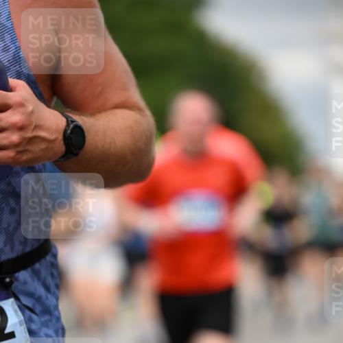 29.06.2025 - hella hamburg halbmarathon Dr. Thomas Lammeyer http://msf.ph/oto/8482493 29.06.2025 10:20:39 Kennedybrücke 1244, 1599, 1602, 1825, 2165, 2347, 2803, 2912, 3023, 3030, 3088, 3134, 3156, 3176, 3484, 3648, 3687, 4478, 4637, 5036, 6024, 6742, 6935, 7158, 7358, 7753, 7792, 7924, 7928, 8263, 8295, 8317, 8597, 8619, 8645, 8707, 8847, 8857, 9091, 9332, 9492, 9628, 9664, 9676, 9810, 9891, 10076, 10575, 11236, 11335, 11344, 11345, 11410, 11428 meine-sportfotos.de