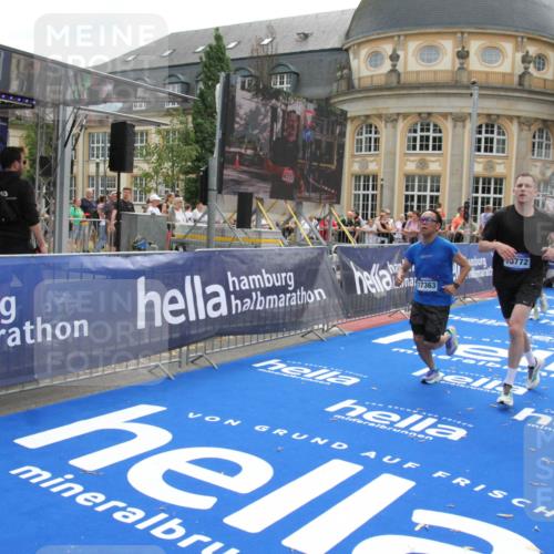 29.06.2025 - hella hamburg halbmarathon Michael Strokosch http://msf.ph/oto/8482496 29.06.2025 10:42:16 Ziel 1441, 1903, 5682, 7765, 7865, 9365, 13709, 14811, 14899, 16626, 16660, 17182, 17363, 18772, 18802 meine-sportfotos.de