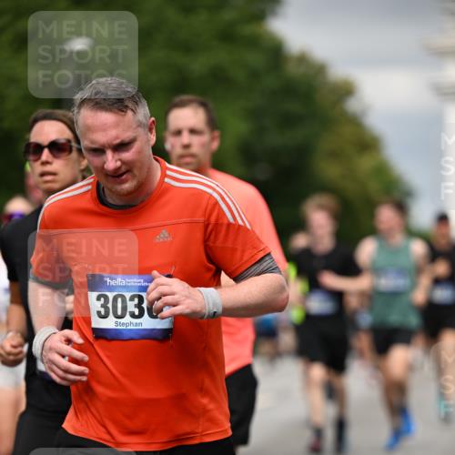 29.06.2025 - hella hamburg halbmarathon Dr. Thomas Lammeyer http://msf.ph/oto/8482518 29.06.2025 10:20:40 Kennedybrücke 1244, 1599, 1602, 1825, 2165, 2347, 2803, 2912, 3023, 3030, 3088, 3134, 3156, 3176, 3484, 3648, 3687, 4478, 4637, 5036, 6024, 6742, 6935, 7158, 7358, 7753, 7792, 7924, 7928, 8263, 8295, 8317, 8597, 8619, 8645, 8707, 8847, 8857, 9091, 9208, 9332, 9492, 9628, 9664, 9676, 9810, 9891, 10076, 10391, 10575, 11236, 11335, 11344, 11345, 11410, 11428 meine-sportfotos.de