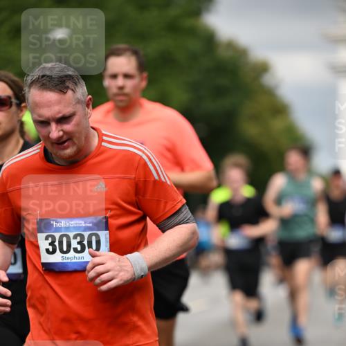29.06.2025 - hella hamburg halbmarathon Dr. Thomas Lammeyer http://msf.ph/oto/8482528 29.06.2025 10:20:40 Kennedybrücke 1244, 1599, 1602, 1825, 2165, 2347, 2803, 2912, 3023, 3030, 3088, 3134, 3156, 3176, 3484, 3648, 3687, 4478, 4637, 5036, 6024, 6742, 6935, 7158, 7358, 7753, 7792, 7924, 7928, 8263, 8295, 8317, 8597, 8619, 8645, 8707, 8847, 8857, 9091, 9208, 9332, 9492, 9628, 9664, 9676, 9810, 9891, 10076, 10391, 10575, 11236, 11335, 11344, 11345, 11410, 11428 meine-sportfotos.de