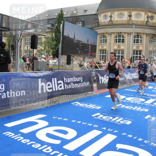 29.06.2025 - hella hamburg halbmarathon Michael Strokosch http://msf.ph/oto/8482538 29.06.2025 10:42:18 Ziel 1903, 2675, 5682, 7765, 7865, 9365, 13709, 13746, 14811, 14899, 15270, 16626, 16660, 17182, 17363, 18772, 18802 meine-sportfotos.de