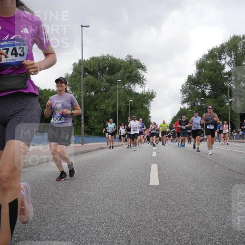 29.06.2025 - hella hamburg halbmarathon Luisa Fischer http://msf.ph/oto/8482544 29.06.2025 10:50:47 Kennedybrücke 10, 743, 5700, 7916, 15543, 146, 18, 2211, 2500, 4342, 5700, 9743, 9758 meine-sportfotos.de