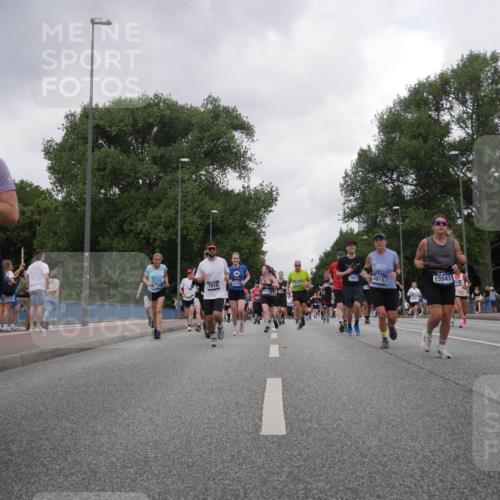29.06.2025 - hella hamburg halbmarathon Luisa Fischer http://msf.ph/oto/8482566 29.06.2025 10:50:48 Kennedybrücke 5700, 128, 7916, 1225, 13819, 8915, 15543, 1618, 2211, 2500, 4342, 5700, 7240, 9743, 9758 meine-sportfotos.de