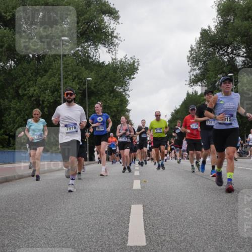 29.06.2025 - hella hamburg halbmarathon Luisa Fischer http://msf.ph/oto/8482610 29.06.2025 10:50:49 Kennedybrücke 7916, 1286, 12258, 9139, 9273, 18147, 2211, 1381, 15, 9758, 737, 1618, 2211, 2500, 4342, 5700, 7240, 9758 meine-sportfotos.de