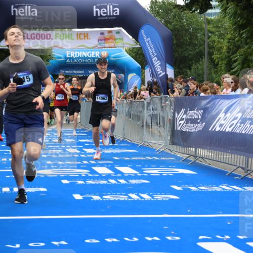 29.06.2025 - hella hamburg halbmarathon Strokosch-Dieckow http://msf.ph/oto/8482690 29.06.2025 10:45:31 Ziel 2138, 2415, 5623, 6831, 8374, 8668, 11291, 11495, 12154, 12277, 12643, 14062, 14764, 15666, 16725, 17674, 18407, 18638, 18862, 18878 meine-sportfotos.de