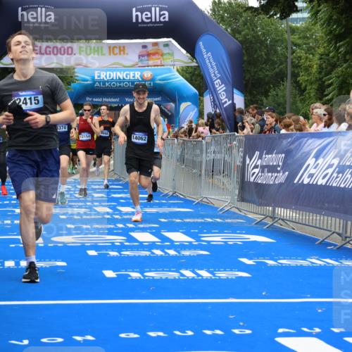 29.06.2025 - hella hamburg halbmarathon Strokosch-Dieckow http://msf.ph/oto/8482718 29.06.2025 10:45:31 Ziel 2138, 2415, 5623, 6831, 8374, 8668, 11291, 11495, 12154, 12277, 12643, 14062, 14764, 15666, 16725, 17674, 18407, 18638, 18862, 18878 meine-sportfotos.de