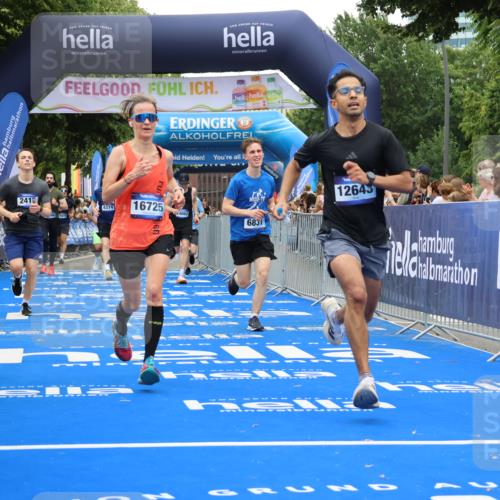 29.06.2025 - hella hamburg halbmarathon Strokosch-Dieckow http://msf.ph/oto/8482852 29.06.2025 10:45:29 Ziel 1697, 2138, 2415, 5623, 6831, 8374, 8668, 11291, 11495, 12154, 12277, 12643, 14062, 14703, 15666, 16725, 18407, 18638, 18878 meine-sportfotos.de