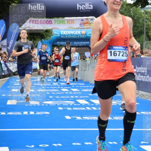 29.06.2025 - hella hamburg halbmarathon Strokosch-Dieckow http://msf.ph/oto/8482875 29.06.2025 10:45:30 Ziel 1697, 2138, 2415, 5623, 6831, 8374, 8668, 11291, 11495, 12154, 12277, 12643, 14062, 14703, 15666, 16725, 18407, 18638, 18862, 18878 meine-sportfotos.de