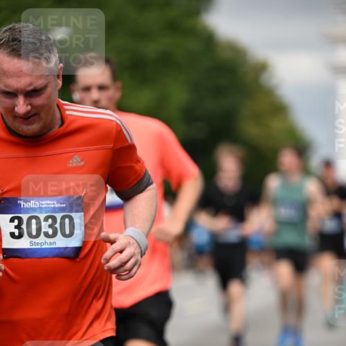 29.06.2025 - hella hamburg halbmarathon Dr. Thomas Lammeyer http://msf.ph/oto/8482909 29.06.2025 10:20:40 Kennedybrücke 1244, 1599, 1602, 1825, 2165, 2347, 2803, 2912, 3023, 3030, 3088, 3134, 3156, 3176, 3484, 3648, 3687, 4478, 4637, 5036, 6024, 6742, 6935, 7158, 7358, 7753, 7792, 7924, 7928, 8263, 8295, 8317, 8597, 8619, 8645, 8707, 8847, 8857, 9091, 9208, 9332, 9492, 9628, 9664, 9676, 9810, 9891, 10076, 10391, 10575, 11236, 11335, 11344, 11345, 11410, 11428 meine-sportfotos.de