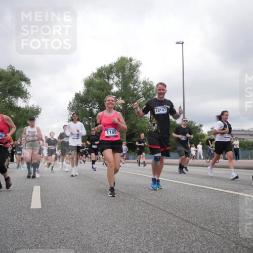 29.06.2025 - hella hamburg halbmarathon Luisa Fischer http://msf.ph/oto/8482962 29.06.2025 10:50:58 Kennedybrücke 6496, 18, 491, 12140, 8105, 1185, 18147, 7240, 1073, 1430, 1523, 1618, 2320, 2491, 3679, 4239, 5796, 7240, 8105, 8158, 8270, 10658 meine-sportfotos.de