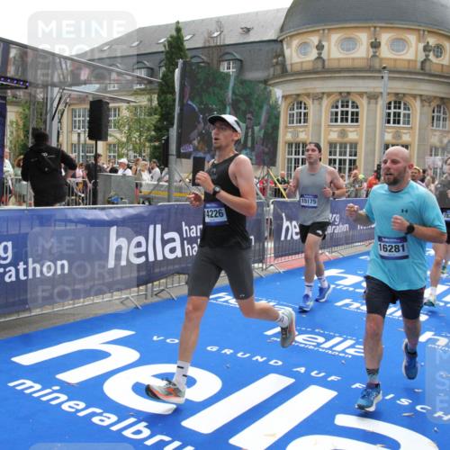 29.06.2025 - hella hamburg halbmarathon Michael Strokosch http://msf.ph/oto/8483039 29.06.2025 10:42:29 Ziel 1209, 1256, 1353, 1800, 1962, 2233, 3523, 6639, 6770, 7116, 7448, 7693, 7734, 11907, 13446, 13807, 14226, 15095, 15175, 15623, 15654, 16281, 16333, 17637, 17733, 17911, 18330 meine-sportfotos.de