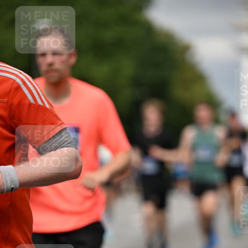 29.06.2025 - hella hamburg halbmarathon Dr. Thomas Lammeyer http://msf.ph/oto/8483082 29.06.2025 10:20:40 Kennedybrücke 1244, 1599, 1602, 1825, 2165, 2347, 2803, 2912, 3023, 3030, 3088, 3134, 3156, 3176, 3484, 3648, 3687, 4478, 4637, 5036, 6024, 6742, 6935, 7158, 7358, 7753, 7792, 7924, 7928, 8263, 8295, 8317, 8597, 8619, 8645, 8707, 8847, 8857, 9091, 9208, 9332, 9492, 9628, 9664, 9676, 9810, 9891, 10076, 10391, 10575, 11236, 11335, 11344, 11345, 11410, 11428 meine-sportfotos.de