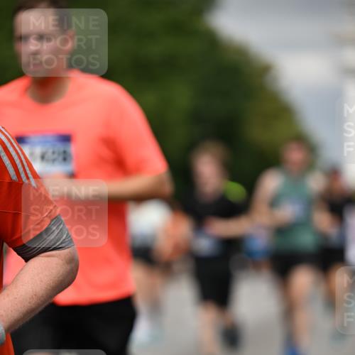 29.06.2025 - hella hamburg halbmarathon Dr. Thomas Lammeyer http://msf.ph/oto/8483088 29.06.2025 10:20:40 Kennedybrücke 1244, 1599, 1602, 1825, 2165, 2347, 2803, 2912, 3023, 3030, 3088, 3134, 3156, 3176, 3484, 3648, 3687, 4478, 4637, 5036, 6024, 6742, 6935, 7158, 7358, 7753, 7792, 7924, 7928, 8263, 8295, 8317, 8597, 8619, 8645, 8707, 8847, 8857, 9091, 9208, 9332, 9492, 9628, 9664, 9676, 9810, 9891, 10076, 10391, 10575, 11236, 11335, 11344, 11345, 11410, 11428 meine-sportfotos.de