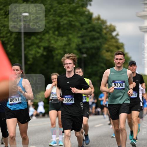 29.06.2025 - hella hamburg halbmarathon Dr. Thomas Lammeyer http://msf.ph/oto/8483107 29.06.2025 10:20:41 Kennedybrücke 1244, 1599, 1602, 1825, 2347, 2912, 3023, 3030, 3088, 3134, 3156, 3176, 3484, 3648, 3687, 4478, 4637, 5036, 6024, 6742, 6935, 7257, 7358, 7360, 7753, 7792, 7924, 7928, 8263, 8317, 8597, 8619, 8645, 8707, 8847, 8857, 9091, 9208, 9332, 9492, 9628, 9664, 9676, 9810, 9891, 10076, 10391, 10575, 11236, 11335, 11344, 11345, 11410, 11428 meine-sportfotos.de