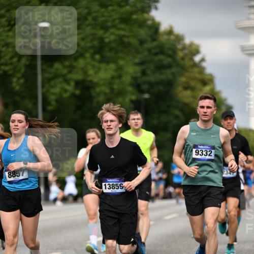 29.06.2025 - hella hamburg halbmarathon Dr. Thomas Lammeyer http://msf.ph/oto/8483115 29.06.2025 10:20:41 Kennedybrücke 1244, 1599, 1602, 1825, 2347, 2912, 3023, 3030, 3088, 3134, 3156, 3176, 3484, 3648, 3687, 4478, 4637, 5036, 6024, 6742, 6935, 7257, 7358, 7360, 7753, 7792, 7924, 7928, 8263, 8317, 8597, 8619, 8645, 8707, 8847, 8857, 9091, 9208, 9332, 9492, 9628, 9664, 9676, 9810, 9891, 10076, 10391, 10575, 11236, 11335, 11344, 11345, 11410, 11428 meine-sportfotos.de