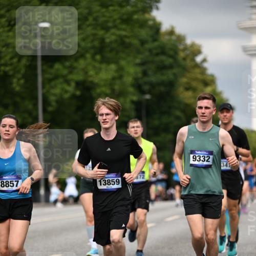 29.06.2025 - hella hamburg halbmarathon Dr. Thomas Lammeyer http://msf.ph/oto/8483129 29.06.2025 10:20:41 Kennedybrücke 1244, 1599, 1602, 1825, 2347, 2912, 3023, 3030, 3088, 3134, 3156, 3176, 3484, 3648, 3687, 4478, 4637, 5036, 6024, 6742, 6935, 7257, 7358, 7360, 7753, 7792, 7924, 7928, 8263, 8317, 8597, 8619, 8645, 8707, 8847, 8857, 9091, 9208, 9332, 9492, 9628, 9664, 9676, 9810, 9891, 10076, 10391, 10575, 11236, 11335, 11344, 11345, 11410, 11428 meine-sportfotos.de