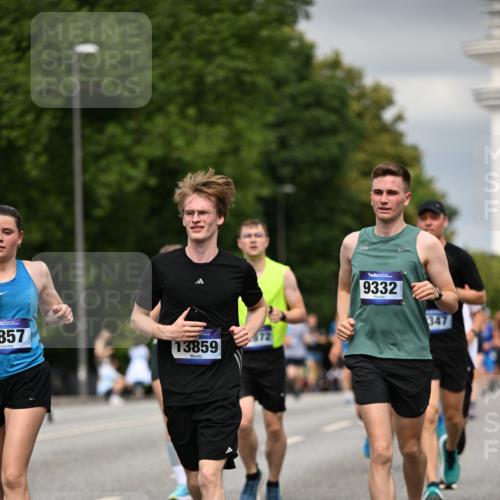 29.06.2025 - hella hamburg halbmarathon Dr. Thomas Lammeyer http://msf.ph/oto/8483142 29.06.2025 10:20:42 Kennedybrücke 1240, 1244, 1599, 1602, 1825, 2347, 2912, 3023, 3030, 3088, 3134, 3156, 3176, 3484, 3648, 3687, 4478, 5036, 6024, 6742, 6935, 7257, 7358, 7360, 7376, 7753, 7792, 7924, 7928, 8263, 8317, 8597, 8619, 8645, 8707, 8847, 8857, 9091, 9208, 9332, 9492, 9628, 9664, 9676, 9891, 10076, 10165, 10391, 10575, 11236, 11335, 11344, 11345, 11410, 11428 meine-sportfotos.de