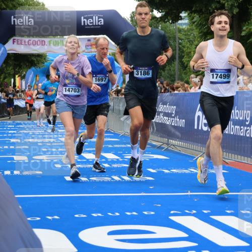 29.06.2025 - hella hamburg halbmarathon Strokosch-Dieckow http://msf.ph/oto/8483146 29.06.2025 10:45:22 Ziel 1697, 2188, 2367, 2470, 3186, 5706, 9105, 10064, 11469, 12277, 12643, 14703, 15563, 15741, 16725, 17499, 18407, 18638 meine-sportfotos.de