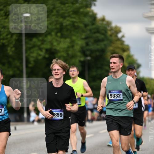 29.06.2025 - hella hamburg halbmarathon Dr. Thomas Lammeyer http://msf.ph/oto/8483150 29.06.2025 10:20:42 Kennedybrücke 1240, 1244, 1599, 1602, 1825, 2347, 2912, 3023, 3030, 3088, 3134, 3156, 3176, 3484, 3648, 3687, 4478, 5036, 6024, 6742, 6935, 7257, 7358, 7360, 7376, 7753, 7792, 7924, 7928, 8263, 8317, 8597, 8619, 8645, 8707, 8847, 8857, 9091, 9208, 9332, 9492, 9628, 9664, 9676, 9891, 10076, 10165, 10391, 10575, 11236, 11335, 11344, 11345, 11410, 11428 meine-sportfotos.de