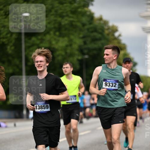 29.06.2025 - hella hamburg halbmarathon Dr. Thomas Lammeyer http://msf.ph/oto/8483180 29.06.2025 10:20:42 Kennedybrücke 1240, 1244, 1599, 1602, 1825, 2347, 2912, 3023, 3030, 3088, 3134, 3156, 3176, 3484, 3648, 3687, 4478, 5036, 6024, 6742, 6935, 7257, 7358, 7360, 7376, 7753, 7792, 7924, 7928, 8263, 8317, 8597, 8619, 8645, 8707, 8847, 8857, 9091, 9208, 9332, 9492, 9628, 9664, 9676, 9891, 10076, 10165, 10391, 10575, 11236, 11335, 11344, 11345, 11410, 11428 meine-sportfotos.de