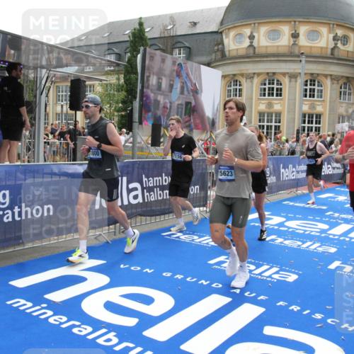 29.06.2025 - hella hamburg halbmarathon Michael Strokosch http://msf.ph/oto/8483186 29.06.2025 10:42:32 Ziel 1209, 1256, 1353, 1800, 1962, 2233, 3523, 7116, 7448, 7693, 7734, 11907, 13446, 15095, 15175, 15623, 16295, 16333, 17016, 17637, 17733, 17911, 18330, 18680 meine-sportfotos.de