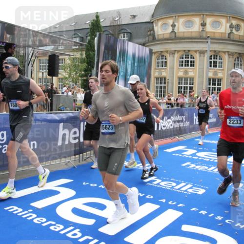 29.06.2025 - hella hamburg halbmarathon Michael Strokosch http://msf.ph/oto/8483200 29.06.2025 10:42:33 Ziel 1209, 1256, 1353, 1735, 1800, 1962, 2233, 3523, 7116, 7448, 7508, 7693, 7734, 13446, 15095, 15623, 16295, 16333, 17016, 17637, 17733, 17911, 18680 meine-sportfotos.de