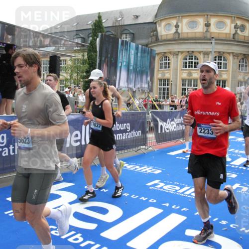 29.06.2025 - hella hamburg halbmarathon Michael Strokosch http://msf.ph/oto/8483210 29.06.2025 10:42:33 Ziel 1209, 1256, 1353, 1735, 1800, 1962, 2233, 3523, 7116, 7448, 7508, 7693, 7734, 13446, 15095, 15623, 16295, 16333, 17016, 17637, 17733, 17911, 18680 meine-sportfotos.de