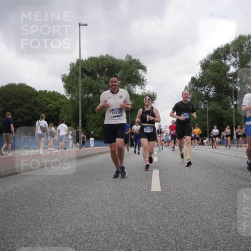 29.06.2025 - hella hamburg halbmarathon Luisa Fischer http://msf.ph/oto/8483255 29.06.2025 10:51:06 Kennedybrücke 14185, 8270, 3679, 796, 1523, 1430, 1523, 2163, 2407, 2882, 3679, 4239, 4974, 5796, 6255, 6256, 6879, 8270, 9356, 10658, 10777 meine-sportfotos.de