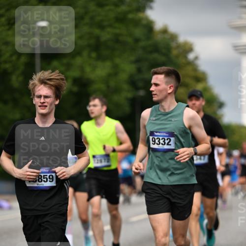 29.06.2025 - hella hamburg halbmarathon Dr. Thomas Lammeyer http://msf.ph/oto/8483270 29.06.2025 10:20:42 Kennedybrücke 1240, 1244, 1599, 1602, 1825, 2347, 2912, 3023, 3030, 3088, 3134, 3156, 3176, 3484, 3648, 3687, 4478, 5036, 6024, 6742, 6935, 7257, 7358, 7360, 7376, 7753, 7792, 7924, 7928, 8263, 8317, 8597, 8619, 8645, 8707, 8847, 8857, 9091, 9208, 9332, 9492, 9628, 9664, 9676, 9891, 10076, 10165, 10391, 10575, 11236, 11335, 11344, 11345, 11410, 11428 meine-sportfotos.de