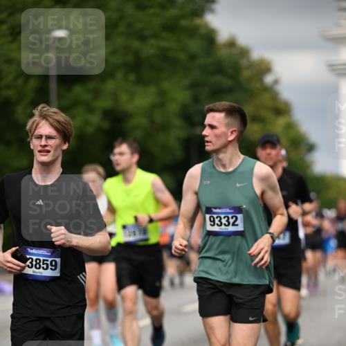 29.06.2025 - hella hamburg halbmarathon Dr. Thomas Lammeyer http://msf.ph/oto/8483284 29.06.2025 10:20:42 Kennedybrücke 1240, 1244, 1599, 1602, 1825, 2347, 2912, 3023, 3030, 3088, 3134, 3156, 3176, 3484, 3648, 3687, 4478, 5036, 6024, 6742, 6935, 7257, 7358, 7360, 7376, 7753, 7792, 7924, 7928, 8263, 8317, 8597, 8619, 8645, 8707, 8847, 8857, 9091, 9208, 9332, 9492, 9628, 9664, 9676, 9891, 10076, 10165, 10391, 10575, 11236, 11335, 11344, 11345, 11410, 11428 meine-sportfotos.de