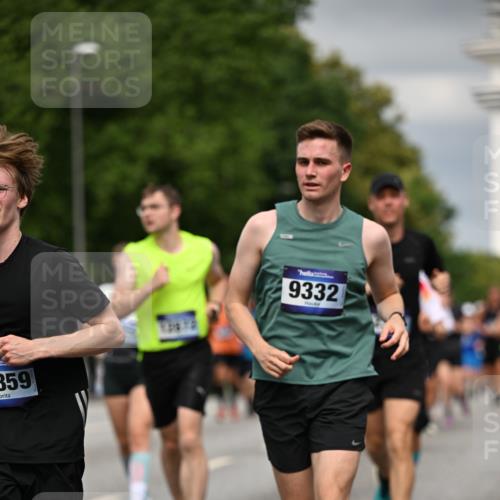 29.06.2025 - hella hamburg halbmarathon Dr. Thomas Lammeyer http://msf.ph/oto/8483295 29.06.2025 10:20:43 Kennedybrücke 1240, 1244, 1602, 1825, 2347, 2912, 3023, 3030, 3088, 3134, 3156, 3176, 3484, 3648, 3687, 5036, 6024, 6742, 7257, 7358, 7360, 7376, 7792, 7924, 7928, 8263, 8317, 8619, 8707, 8847, 8857, 9091, 9208, 9332, 9492, 9664, 9676, 9891, 10076, 10165, 10320, 10391, 10575, 10926, 11236, 11335, 11344, 11345, 11410, 11428 meine-sportfotos.de
