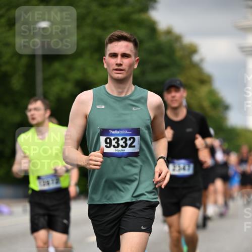 29.06.2025 - hella hamburg halbmarathon Dr. Thomas Lammeyer http://msf.ph/oto/8483325 29.06.2025 10:20:43 Kennedybrücke 1240, 1244, 1602, 1825, 2347, 2912, 3023, 3030, 3088, 3134, 3156, 3176, 3484, 3648, 3687, 5036, 6024, 6742, 7257, 7358, 7360, 7376, 7792, 7924, 7928, 8263, 8317, 8619, 8707, 8847, 8857, 9091, 9208, 9332, 9492, 9664, 9676, 9891, 10076, 10165, 10320, 10391, 10575, 10926, 11236, 11335, 11344, 11345, 11410, 11428 meine-sportfotos.de