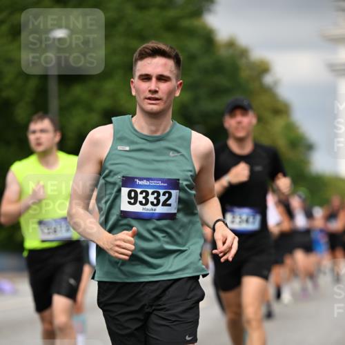 29.06.2025 - hella hamburg halbmarathon Dr. Thomas Lammeyer http://msf.ph/oto/8483331 29.06.2025 10:20:43 Kennedybrücke 1240, 1244, 1602, 1825, 2347, 2912, 3023, 3030, 3088, 3134, 3156, 3176, 3484, 3648, 3687, 5036, 6024, 6742, 7257, 7358, 7360, 7376, 7792, 7924, 7928, 8263, 8317, 8619, 8707, 8847, 8857, 9091, 9208, 9332, 9492, 9664, 9676, 9891, 10076, 10165, 10320, 10391, 10575, 10926, 11236, 11335, 11344, 11345, 11410, 11428 meine-sportfotos.de