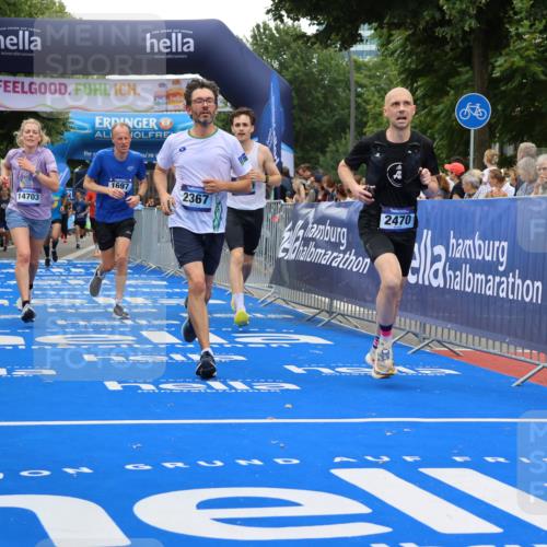29.06.2025 - hella hamburg halbmarathon Strokosch-Dieckow http://msf.ph/oto/8483349 29.06.2025 10:45:21 Ziel 1697, 2188, 2367, 2470, 3186, 5706, 9105, 10064, 11469, 12277, 12643, 12783, 14703, 15563, 15636, 15741, 15760, 16513, 16725, 17499, 18407, 18638 meine-sportfotos.de