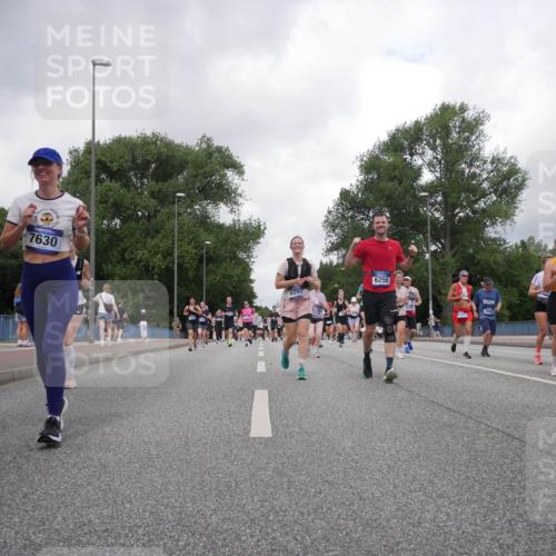 29.06.2025 - hella hamburg halbmarathon Luisa Fischer http://msf.ph/oto/8483379 29.06.2025 10:51:11 Kennedybrücke 7631, 7630, 6256, 2163, 6255, 9356, 2812, 1430, 1434, 2163, 2407, 2418, 2882, 4974, 6255, 6256, 6879, 9018, 9356, 10075, 10777 meine-sportfotos.de