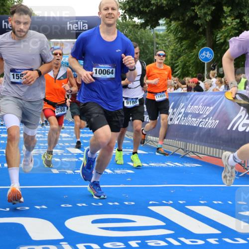 29.06.2025 - hella hamburg halbmarathon Strokosch-Dieckow http://msf.ph/oto/8483413 29.06.2025 10:45:18 Ziel 1697, 2188, 2367, 2470, 3186, 5706, 6054, 6375, 9105, 10064, 11469, 12643, 12783, 14703, 15563, 15636, 15651, 15741, 15760, 16513, 17499, 18407 meine-sportfotos.de
