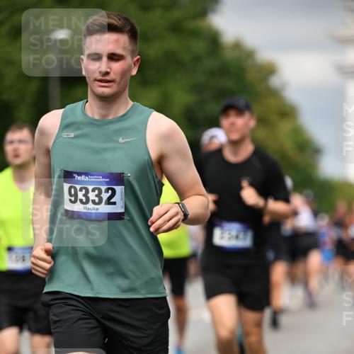29.06.2025 - hella hamburg halbmarathon Dr. Thomas Lammeyer http://msf.ph/oto/8483446 29.06.2025 10:20:44 Kennedybrücke 1117, 1240, 1244, 1602, 1825, 2347, 2912, 3023, 3030, 3088, 3134, 3156, 3176, 3484, 3687, 5036, 6024, 6742, 7257, 7358, 7360, 7376, 7792, 7924, 7928, 8263, 8317, 8619, 8707, 8847, 8857, 9091, 9208, 9332, 9492, 9664, 9675, 9676, 9891, 10076, 10165, 10314, 10317, 10320, 10391, 10575, 10926, 11236, 11335, 11344, 11345, 11410, 11428 meine-sportfotos.de